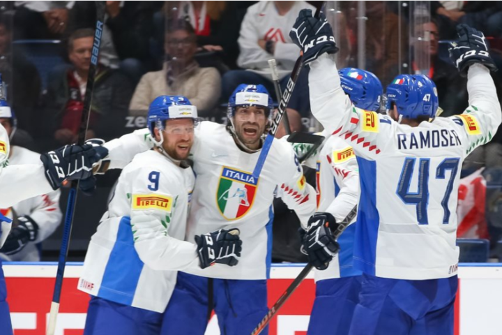Чемпіонат світу з хокею: Італія з різницею 4-48 відправила у нижчий дивізіон Австрію (відео)