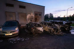 Автомобілі згоріли вщент