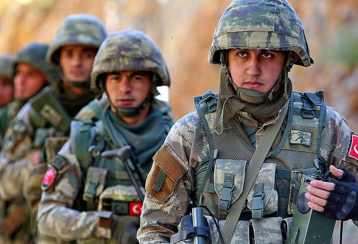Туреччина стягує армію до кордону з Сирією