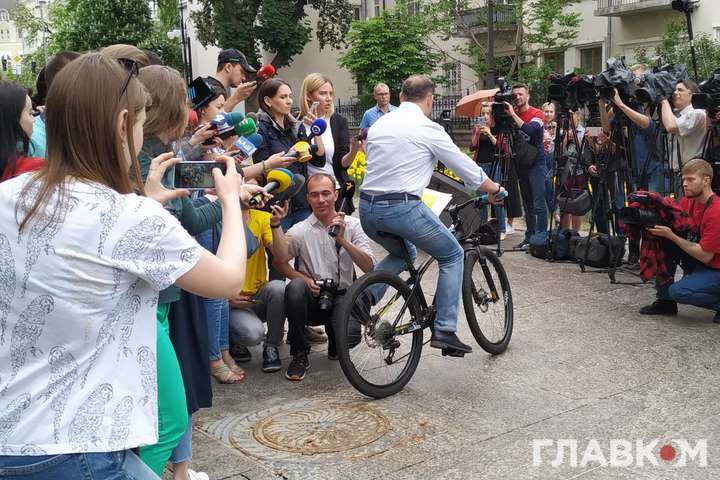 Ляшко приїхав до Зеленського на велосипеді і з ультиматумом