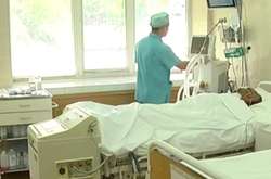 У лікарні Дніпра рятують життя бійця зі Львівщини, якому куля прошила голову