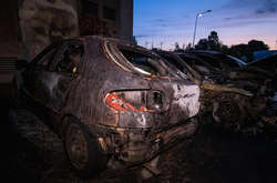  21 травня на проспекті Академіка Глушкова, 9д горіли п'ять автомобілів 