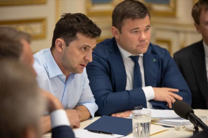 <p>Зеленський провів зустріч з керівництвом Верховної Ради та лідерами парламентських фракцій і груп</p> - Зеленський: Юридична підстава для розпуску Ради – з 2016 року не існувало коаліції