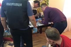 Кіберполіція викрила шахраїв, які імітували торги на фінансових біржах