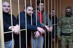  
 
 Українські моряки на суді в РФ 
  
 
  
 
  