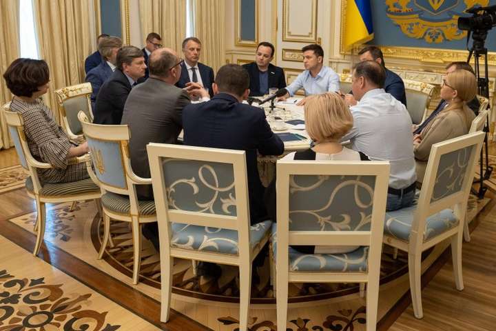 <span>Зустріч Президента України Володимира Зеленського з керівництвом Верховної Ради та парламентських фракцій, 21 травня 2019 року</span> - Як Зеленський влаштував депутатам гаряче літо