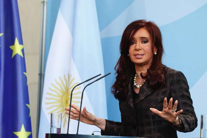 В Аргентині почався суд над екс-президентом у справі щодо відмивання грошей