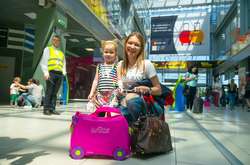 Мільйонним пасажиром стала киянка Олена з донькою Аліною