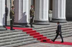 Зеленский внес в Раду свой первый законопроект