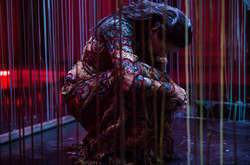 Закрытый стеклянный куб и температура, как в сауне: Джамала презентовала новый клип на песню Solo