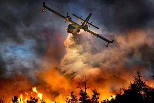 У Канаді через масштабні лісові пожежі евакуювали майже п’ять тисяч людей