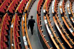 21 травня Зеленський підписав указ про дострокове припинення повноважень Верховної Ради 8-го скликання