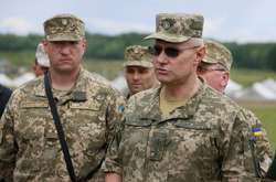  Руслан Хомчак, новий керівник Генштабу ЗСУ (праворуч)  