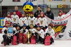 Відеопорівняння: юні українські хокеїсти забивають, як канадці на чемпіонаті світу