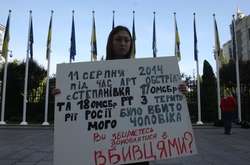 На Банковой вдовы погибших бойцов требовали у Зеленского не допустить примирения с Россией