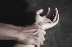 На Вінниччині чоловіка підозрюють у згвалтуванні 8-річної доньки