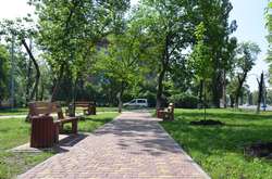 На Харківському шосе без помпезності відкрили новий сквер (фото)