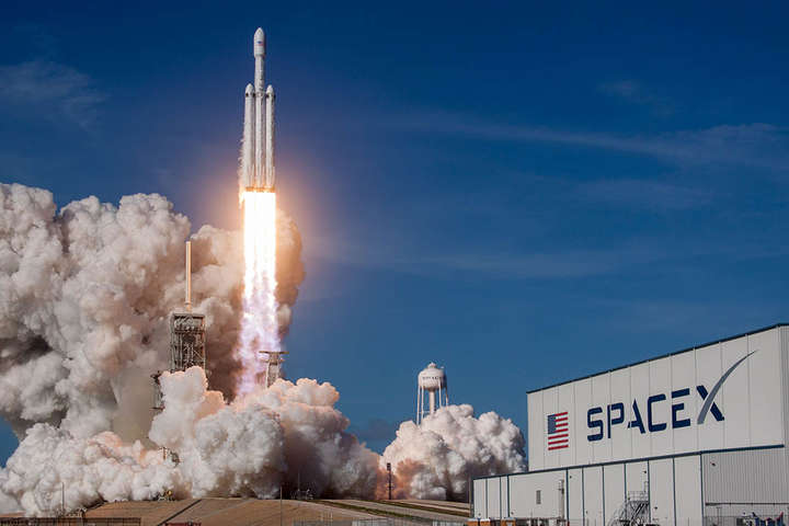 SpaceX вывела на орбиту 60 спутников для раздачи интернета по всему миру