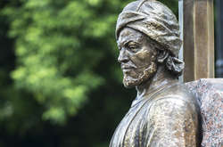 У Києві відкрили пам’ятник азербайджанському поету та мислителю (фото)