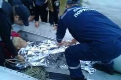 У Києві дівчина стрибнула з мосту Метро (фото)