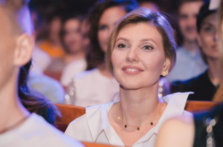 Первая леди Украины без супруга повеселилась на концерте «Лиги Смеха»