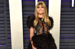 Хайди Клум в полупрозрачном платье с глубоким декольте восхитила поклонников своими формами