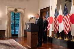 Трамп розпочав візит до Японії