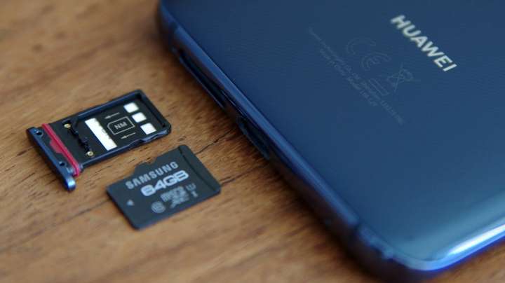 Huawei заборонили використовувати SD картки