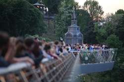 Первые кадры с открытия велосипедно-пешеходного моста в Киеве (фото)