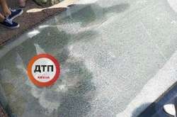 Мер Києва назвав основну версію пошкодження скла на підлозі пішохідного мосту