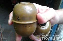 На Донеччині 18-річний хлопець зберігав удома гранати та пластид