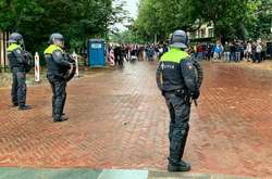 В Гаазі румуни, які через черги не встигли проголосувати, атакували посольство 