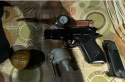 За місцем проживання іноземця поліція вилучила речові докази, що підтверджують його злочинну діяльність