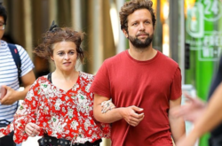  Хелена Бонэм Картер и Рэй Даг Хольбоэ 
 Фото: instagram.com/redcarpetmood/ 