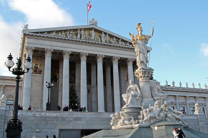 Парламент Австрии распустил правительство