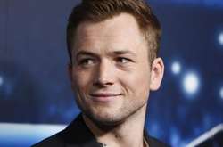 Тэрон Эджертон предупредил фанатов, что разденется в «Рокетмене»