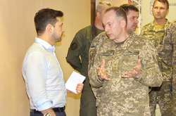 Командувач Об’єднаних сил запевнив Зеленського, що ситуація на Донбасі «контрольована»