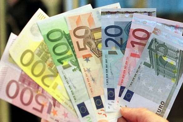 Нові банкноти в 100 і 200 євро з’явилися в обігу