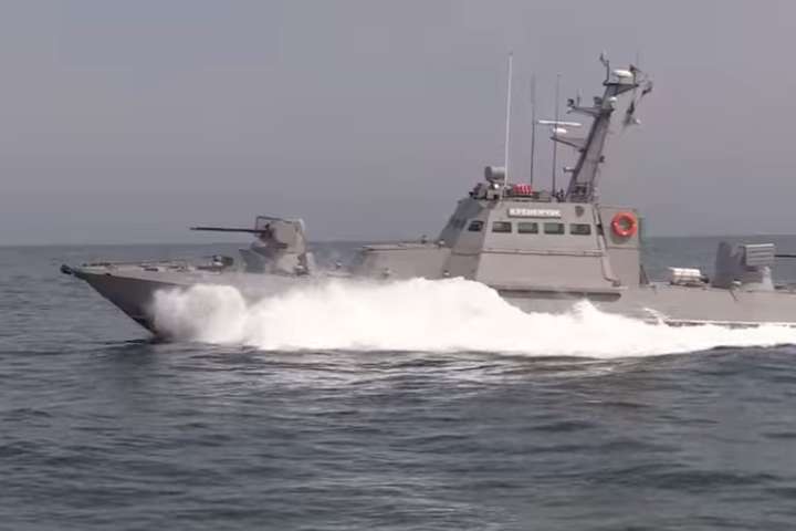 Катери «Кременчук» та «Лубни» провели навчальні стрільби в Азовському морі (відео)