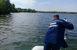 На Троєщині водолази дістали із затоки тіло чоловіка