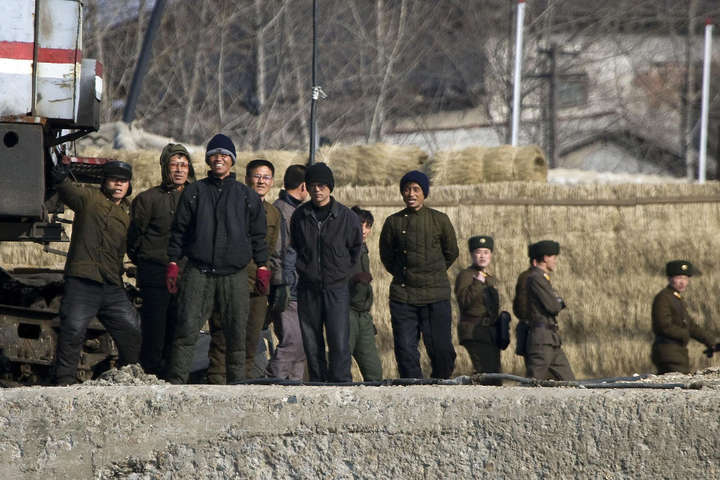 Звіт ООН: жителі КНДР змушені платити хабарі, щоб вижити