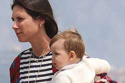 Принц Монако Андреа Казираги и его супруга впервые показали младшего сына