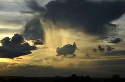 Частину України сьогодні накриють грозові дощі та шквали