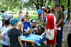 У День рослин в Одеському зоопарку висаджували квіти та годували екзотичних тварин