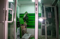 Вибух пошкодив банкомат і приміщення відділення