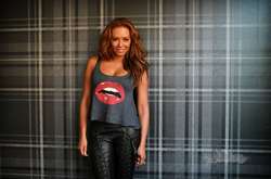 Звезда Spice Girls празднует день рождения: яркие фото Мелани Браун