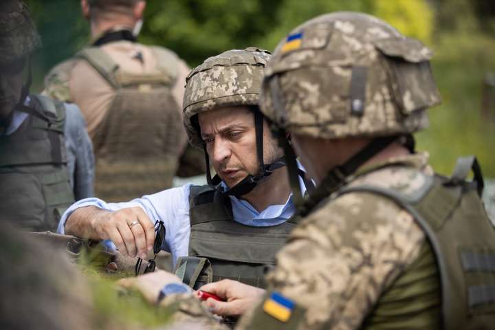 Зеленський привітав військових з Міжнародним днем миротворця