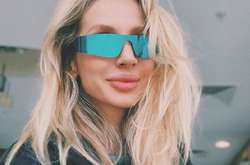 Светлана Лобода в мини-шортиках устроила зажигательные танцы в отеле