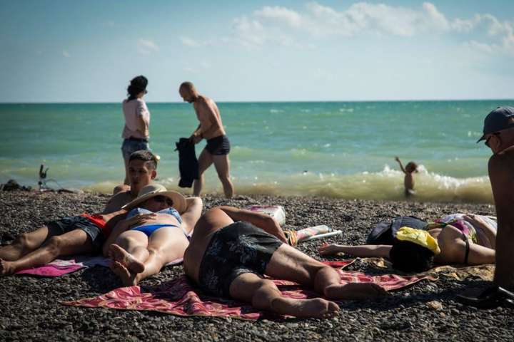 Все меньше россиян хотят отдыхать в оккупированном Крыму – опрос