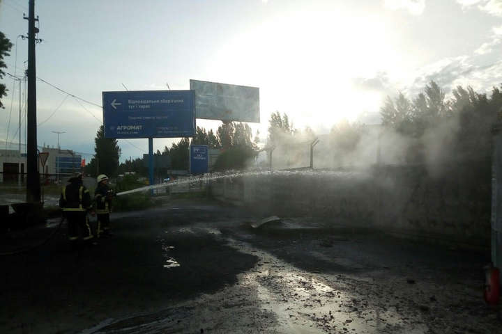 Пожежа на АЗС під Києвом знищила резервуар з паливом (фото)